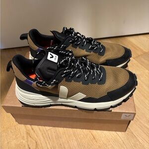 Veja Women’s Dekkan Tan, Black and Purple - Size 39